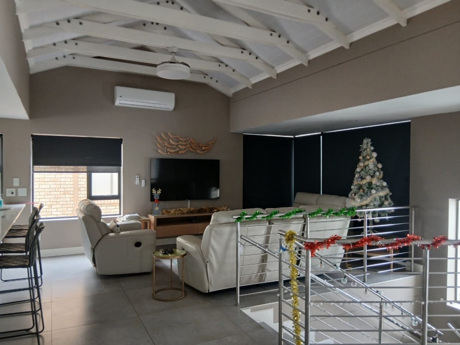 To Let 4 Bedroom Property for Rent in Hartenbos Central Western Cape